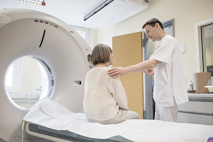 Patient and doctor preparing for a PET scan with Detectnet.